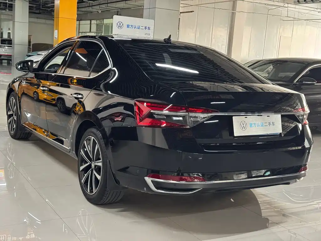 Skoda Superb — фото 8