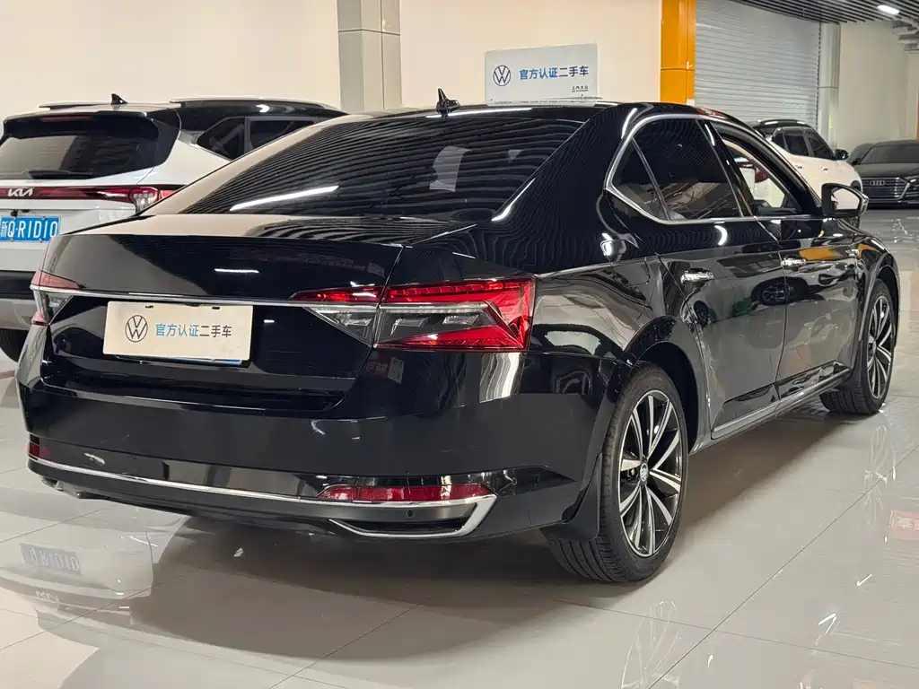 Skoda Superb — фото 10