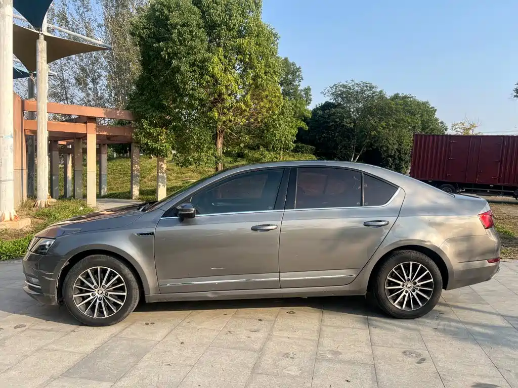 Skoda Octavia — фото 3