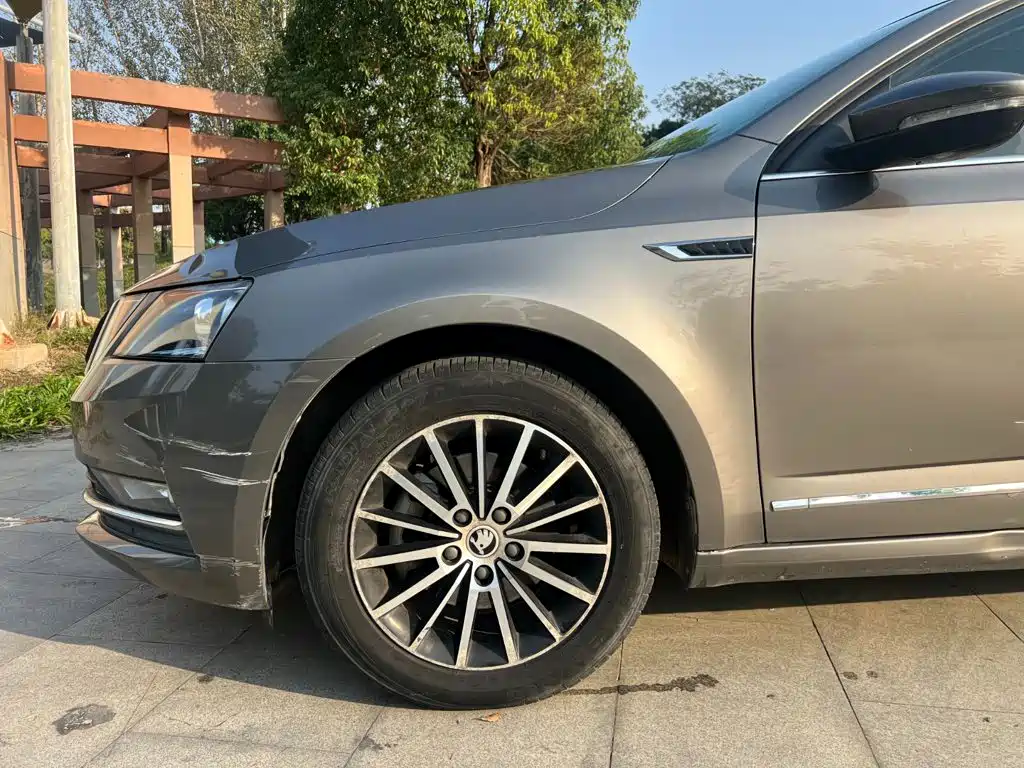Skoda Octavia — фото 4