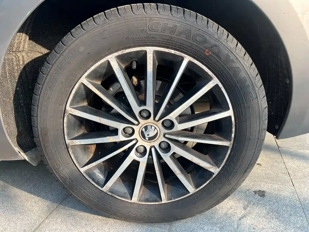 Skoda Octavia — фото 5