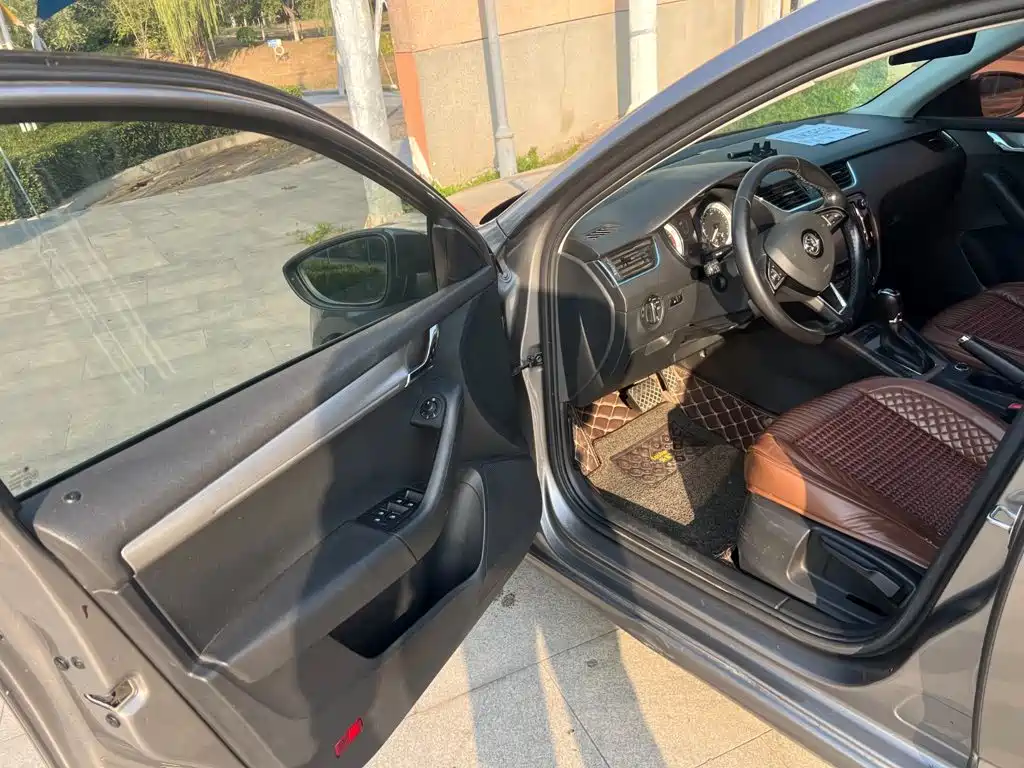 Skoda Octavia — фото 6
