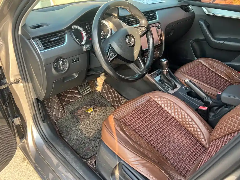 Skoda Octavia — фото 7