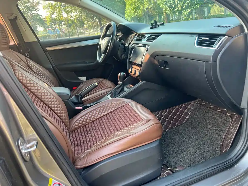 Skoda Octavia — фото 10