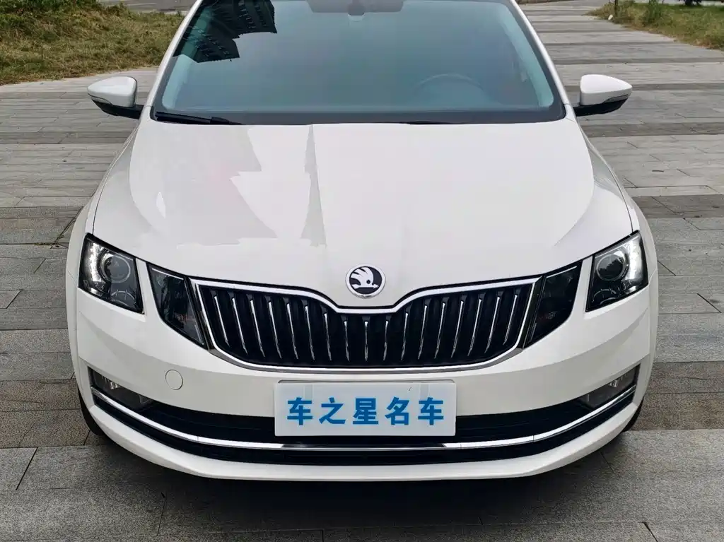 Skoda Octavia — фото 2
