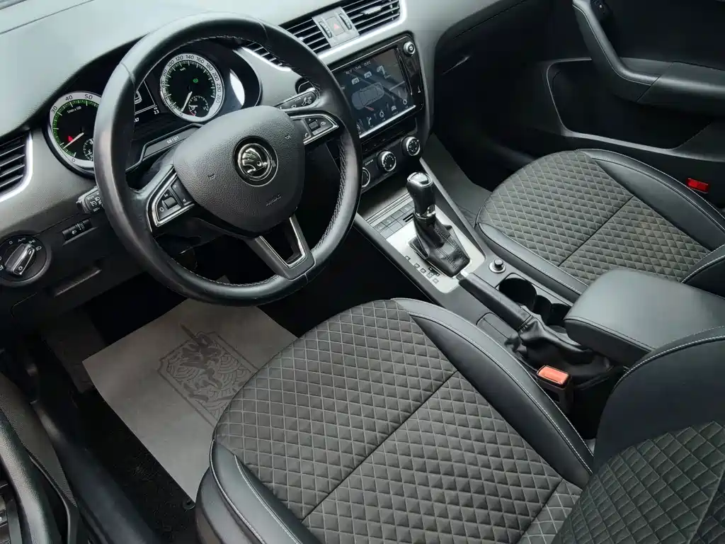 Skoda Octavia — фото 6
