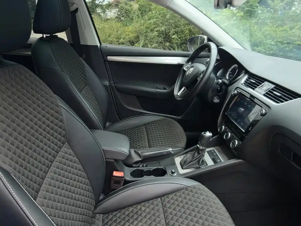 Skoda Octavia — фото 7