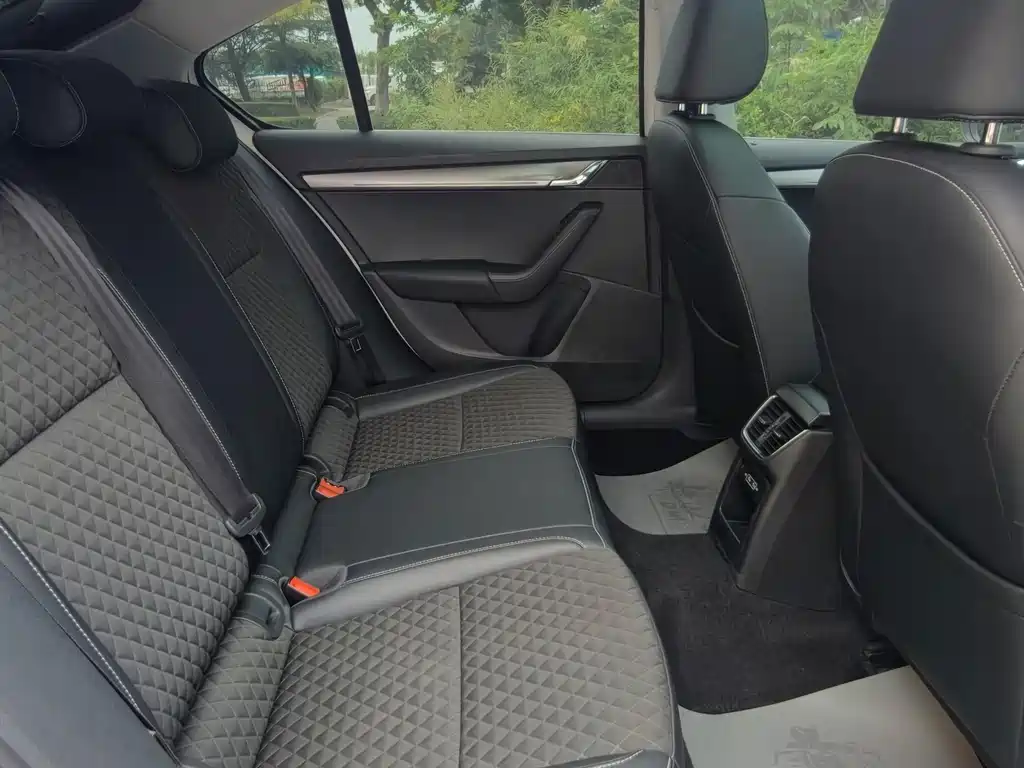 Skoda Octavia — фото 8