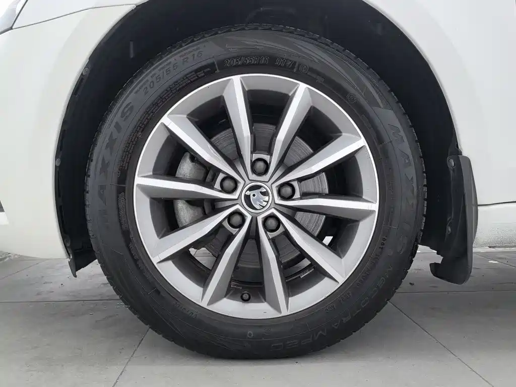Skoda Octavia — фото 17