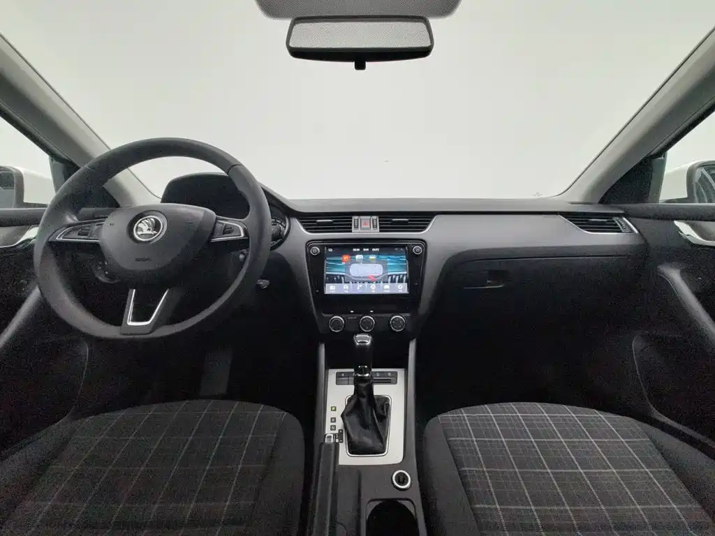 Skoda Octavia — фото 5