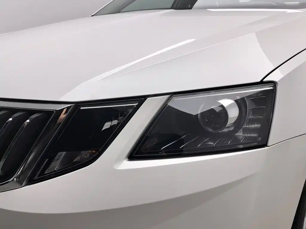 Skoda Octavia — фото 7