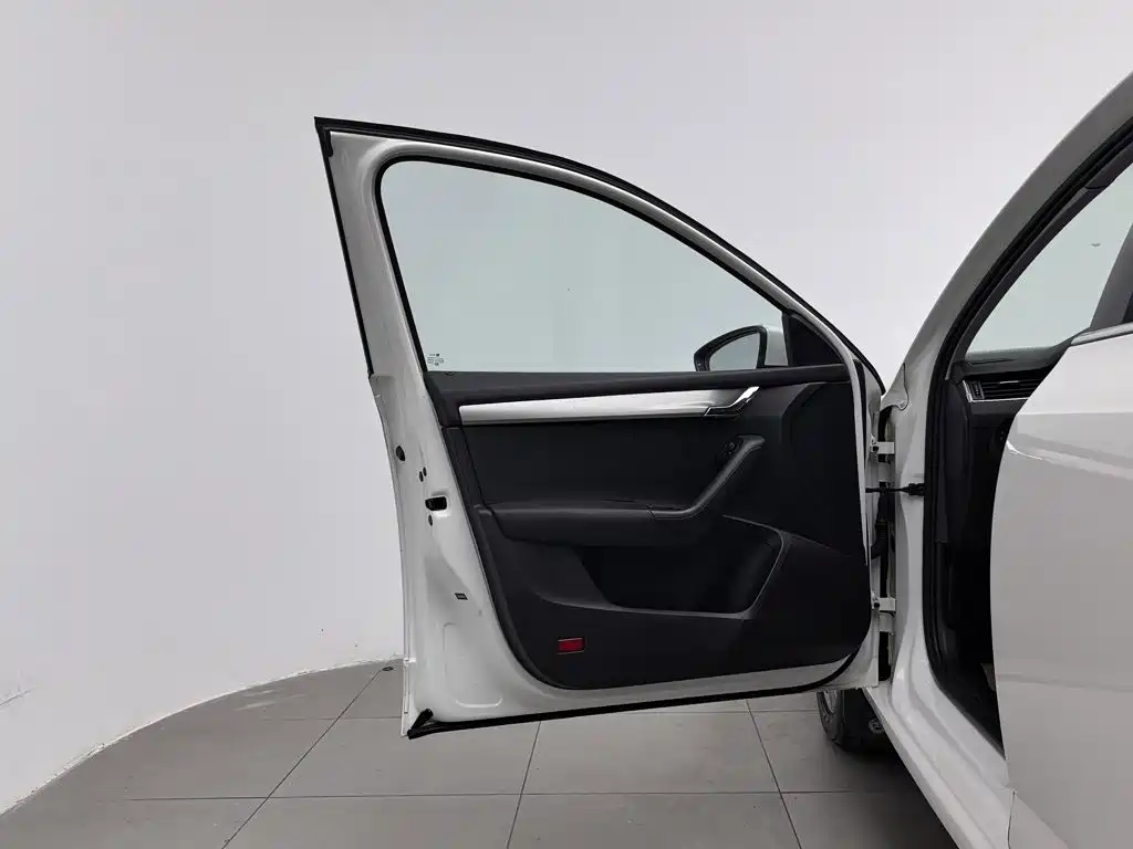 Skoda Octavia — фото 8