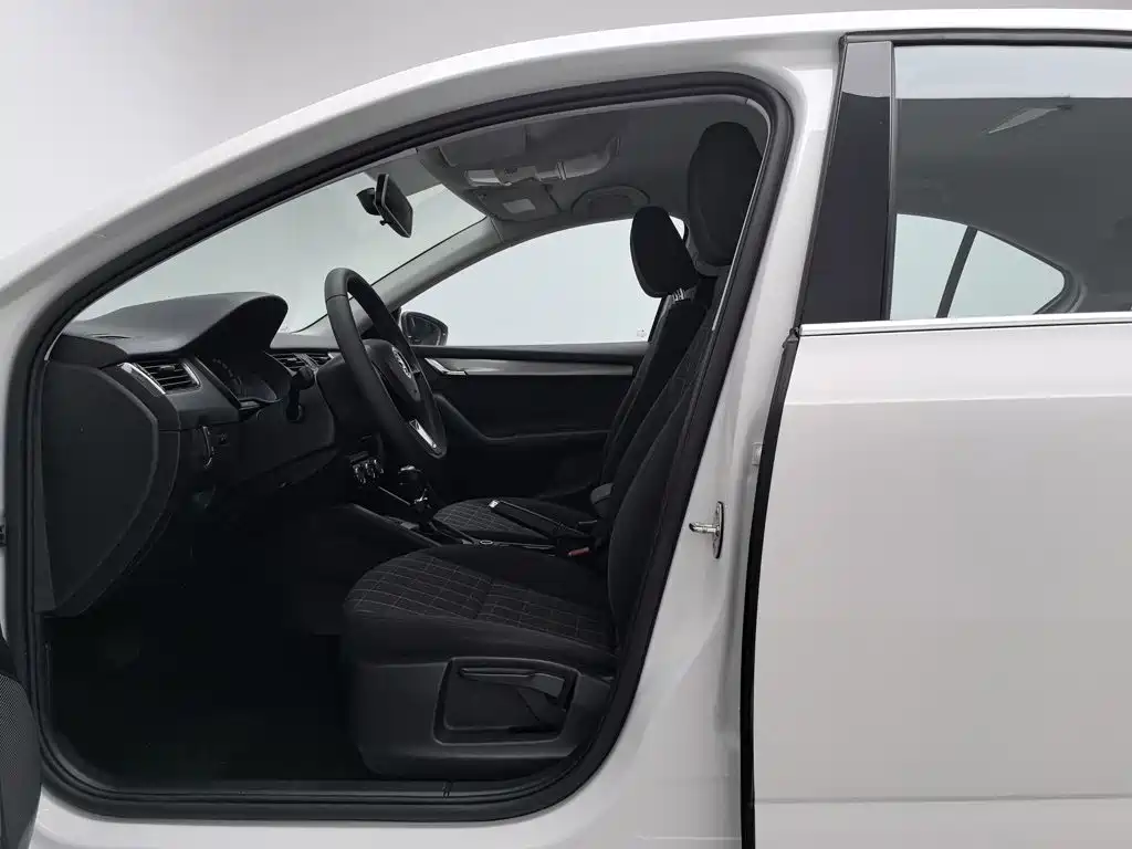 Skoda Octavia — фото 10