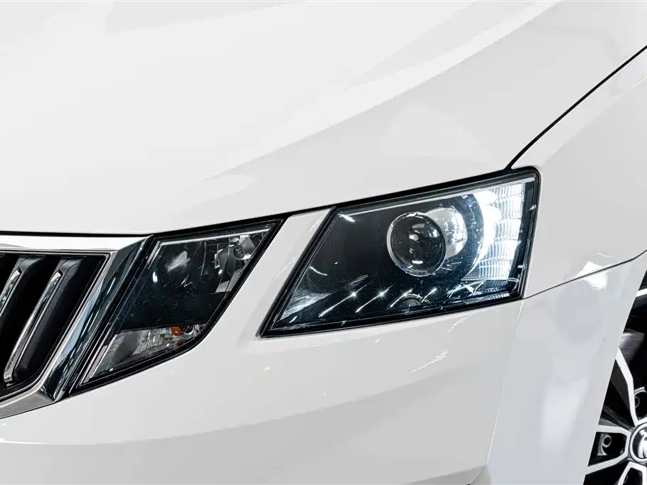 Skoda Octavia — фото 4
