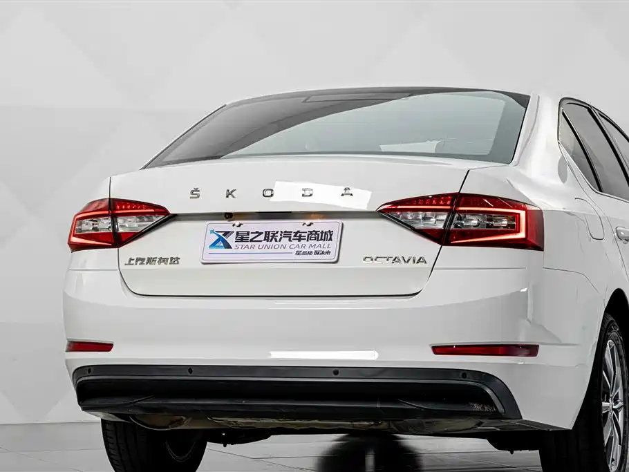 Skoda Octavia — фото 7