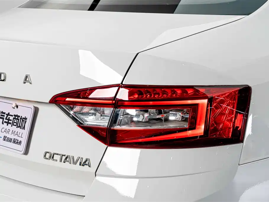 Skoda Octavia — фото 8