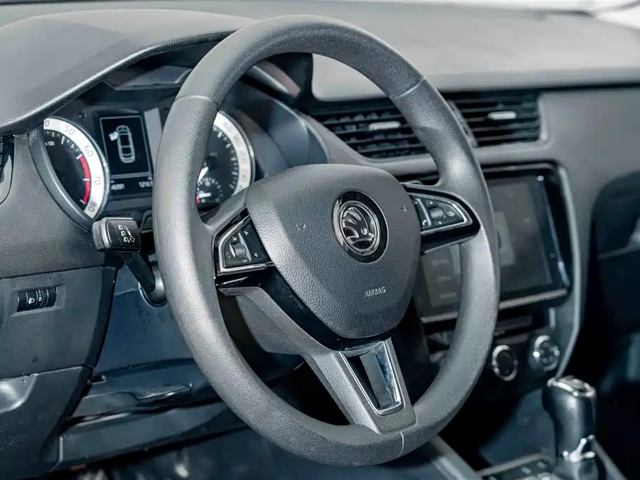 Skoda Octavia — фото 9