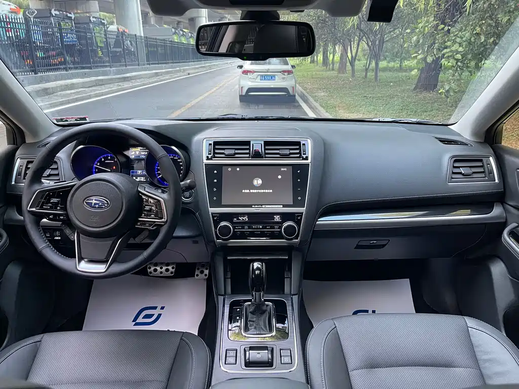 Subaru Outback — фото 4
