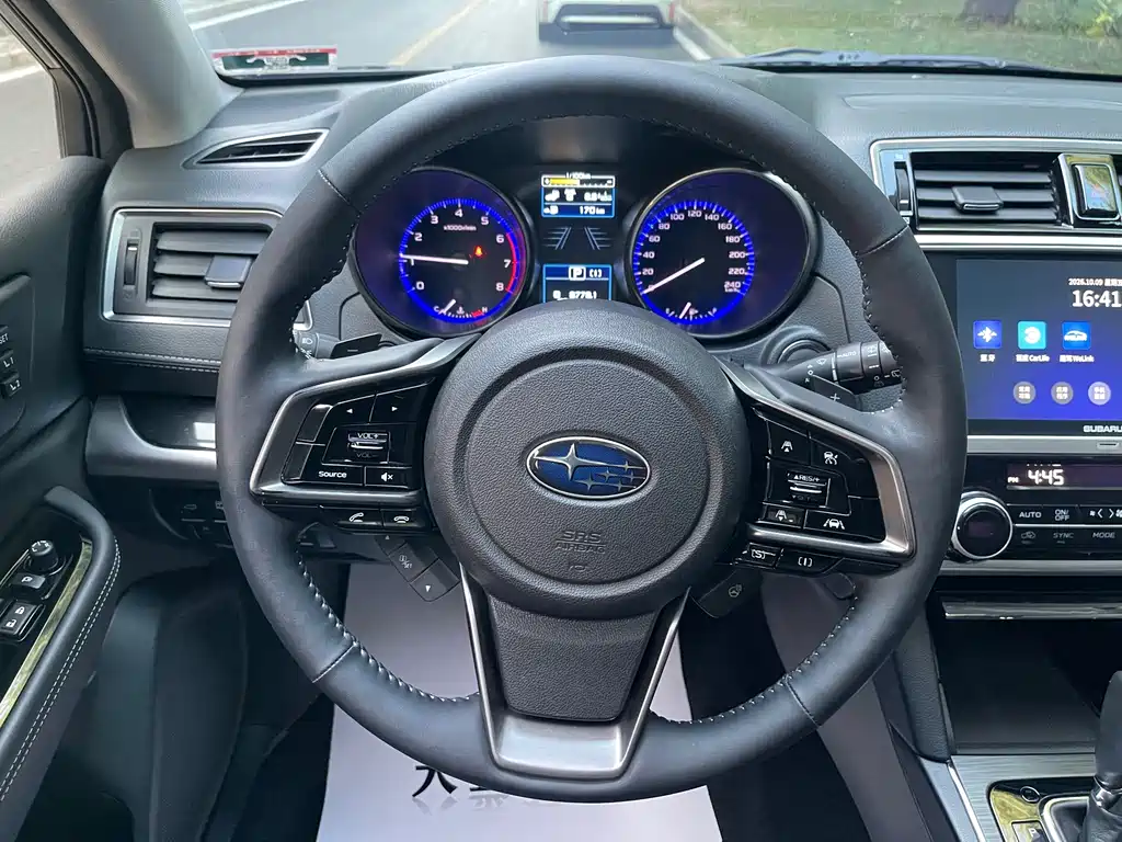 Subaru Outback — фото 5