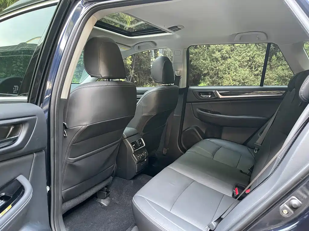 Subaru Outback — фото 10