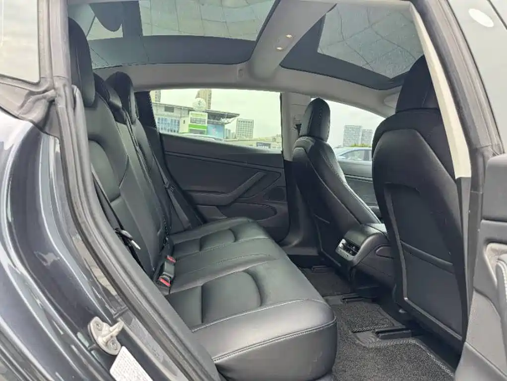 Tesla Model 3 — фото 11