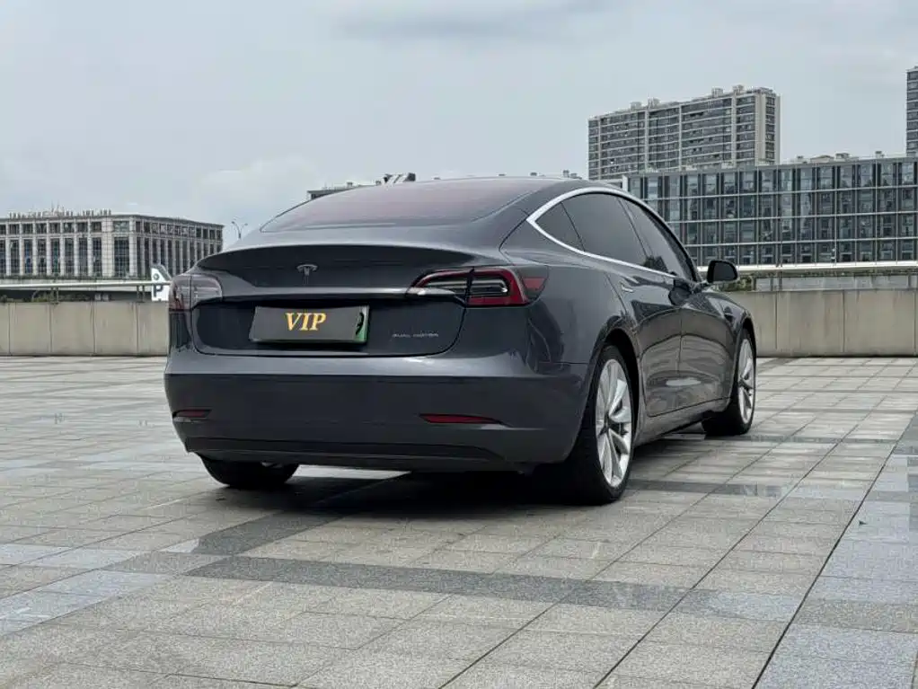 Tesla Model 3 — фото 16