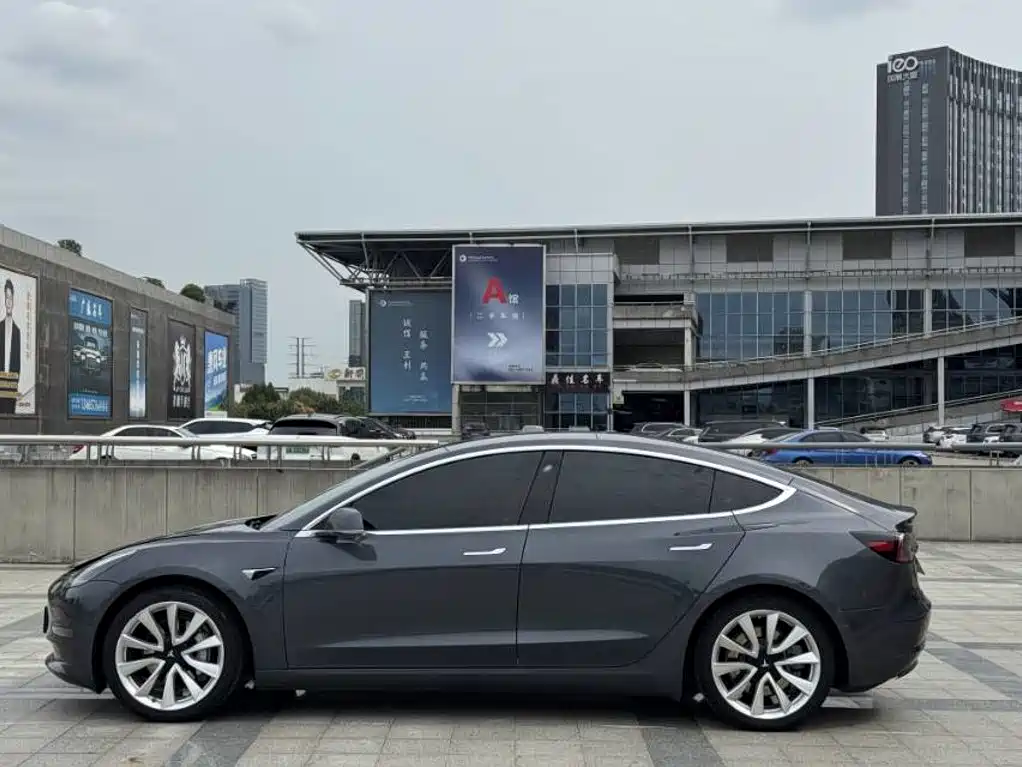 Tesla Model 3 — фото 17