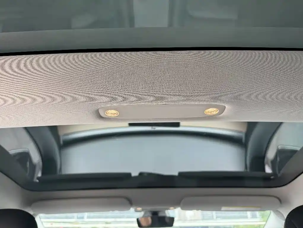 Tesla Model 3 — фото 18