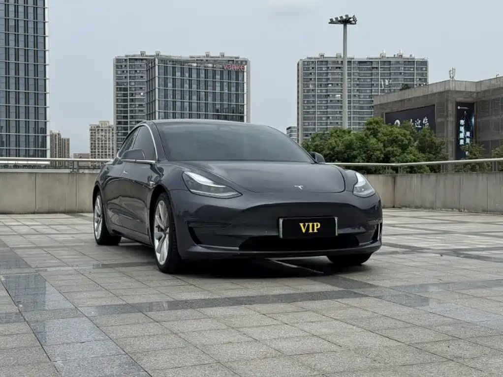 Tesla Model 3 — фото 3