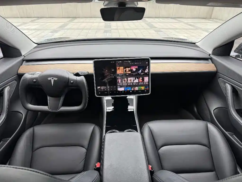 Tesla Model 3 — фото 7
