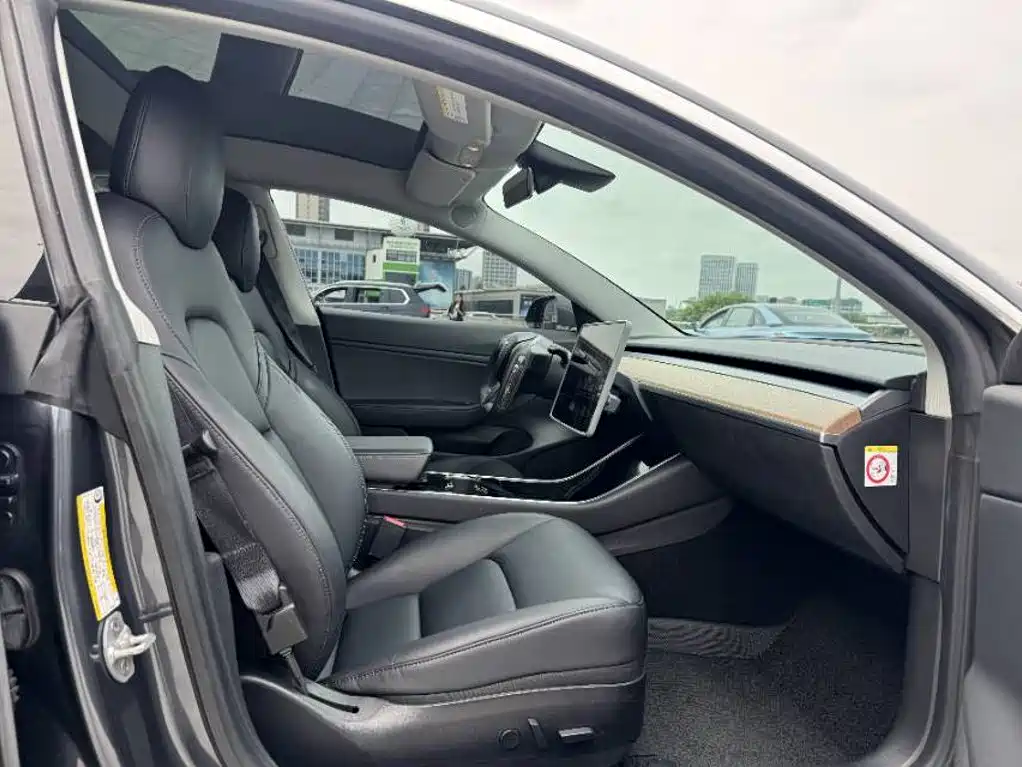 Tesla Model 3 — фото 10