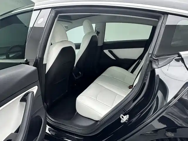 Tesla Model 3 — фото 15
