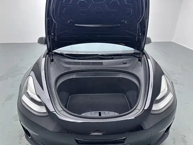 Tesla Model 3 — фото 18