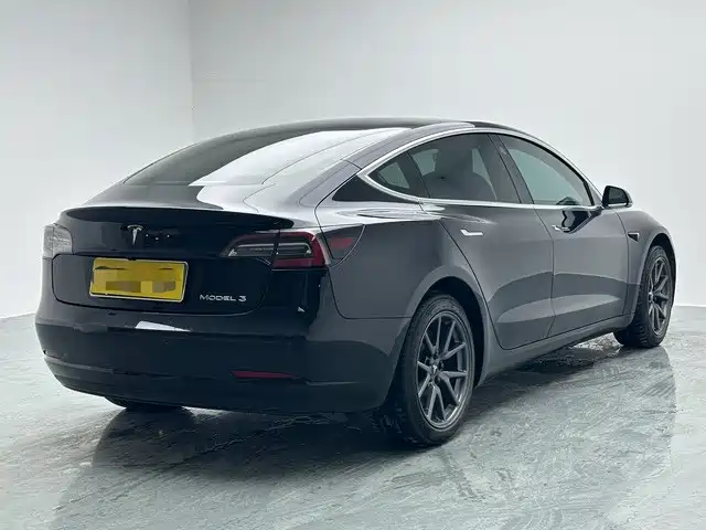 Tesla Model 3 — фото 7