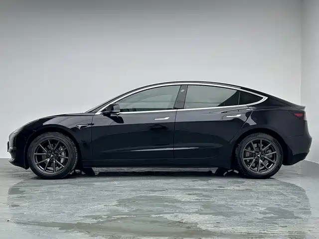 Tesla Model 3 — фото 9
