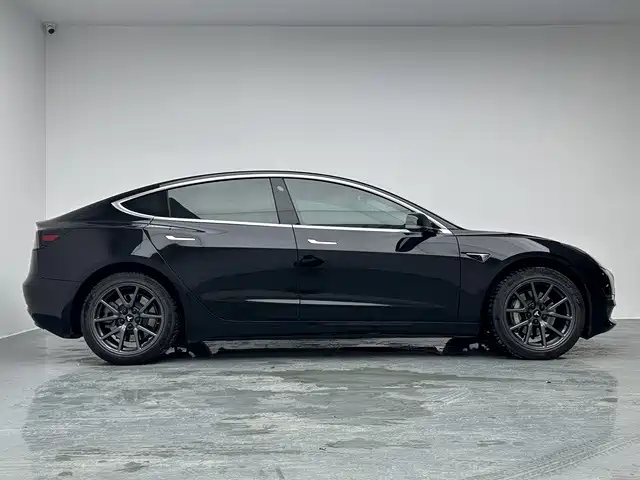 Tesla Model 3 — фото 10