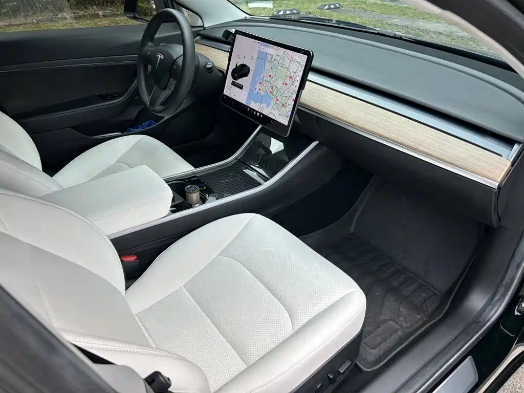 Tesla Model 3 — фото 11