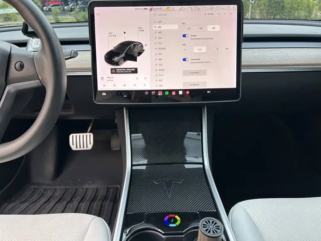 Tesla Model 3 — фото 17