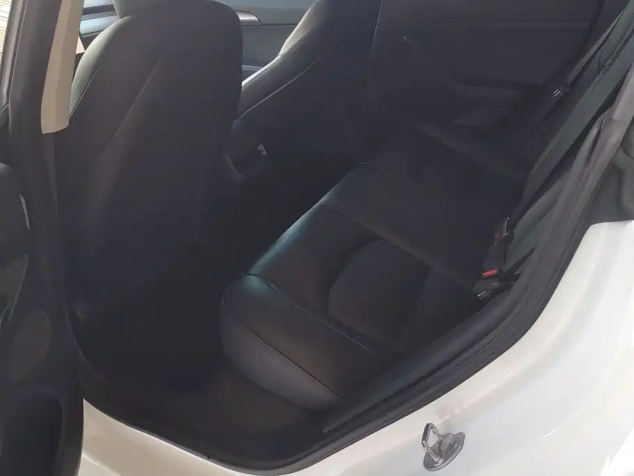 Tesla Model 3 — фото 11