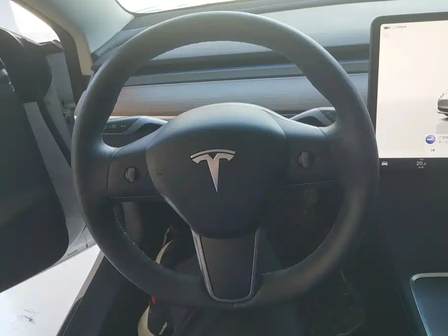 Tesla Model 3 — фото 15