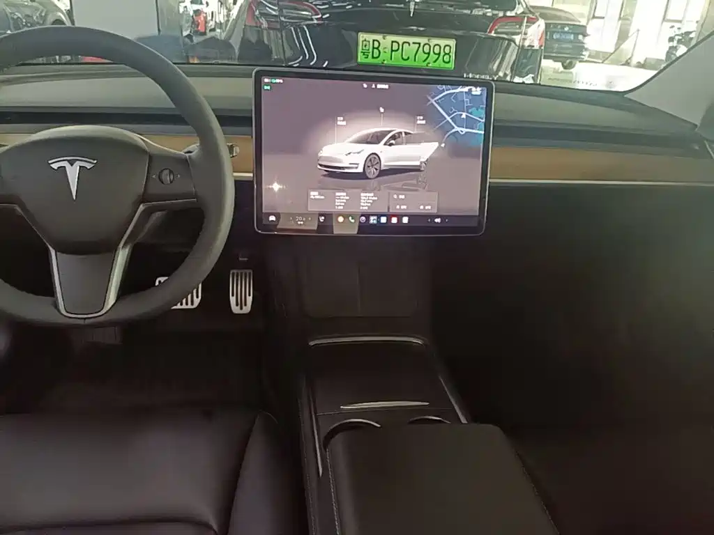 Tesla Model 3 — фото 13