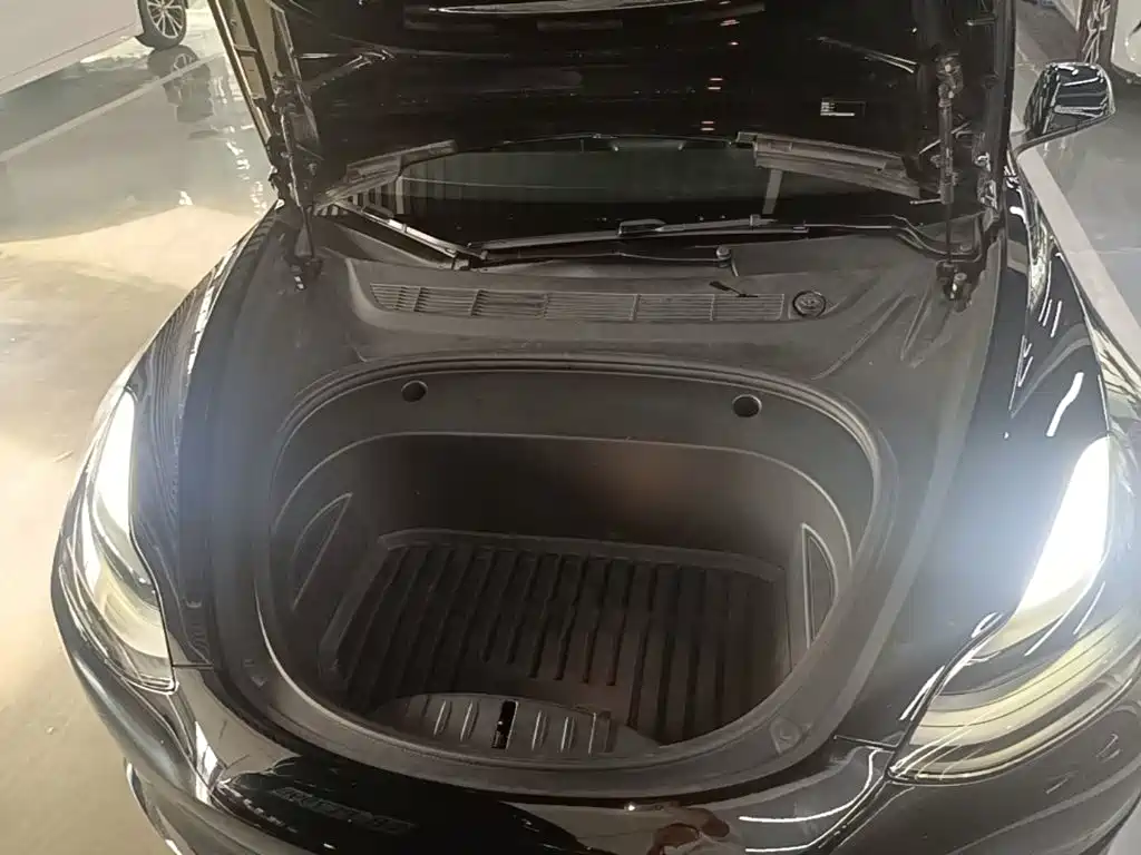 Tesla Model 3 — фото 20