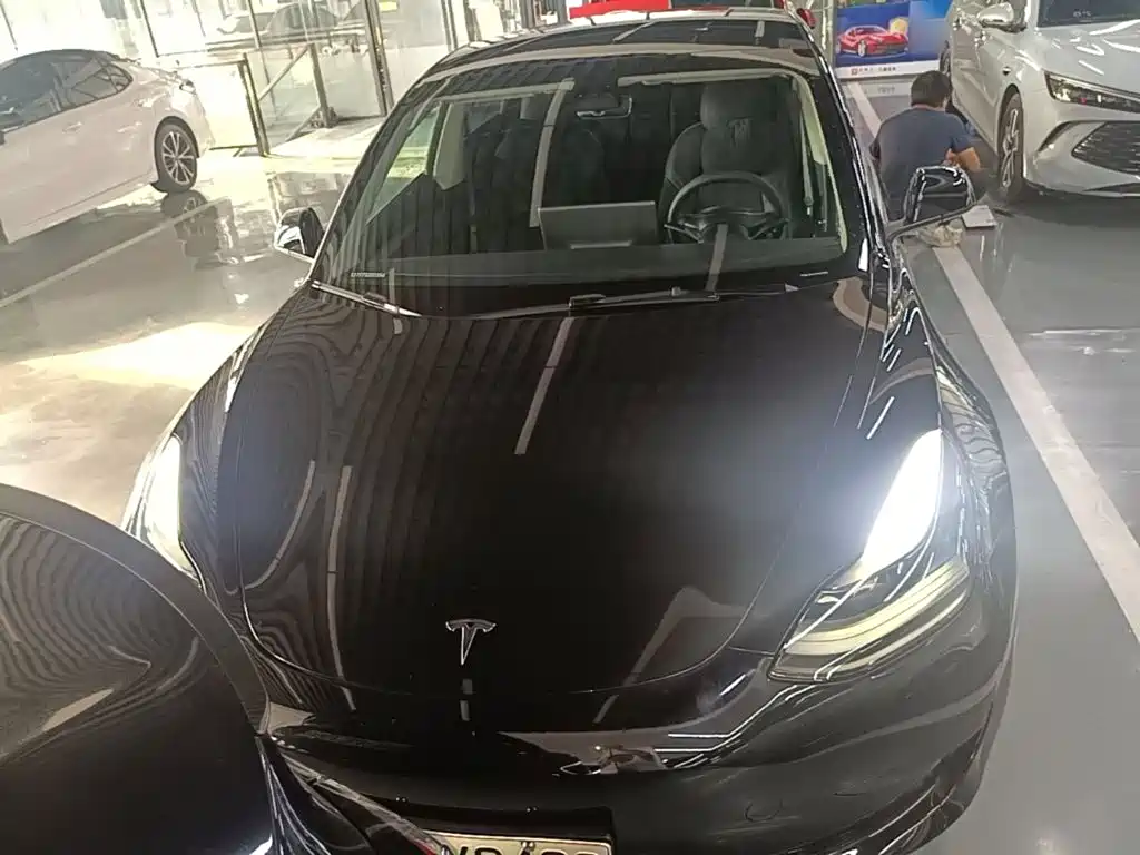 Tesla Model 3 — фото 3