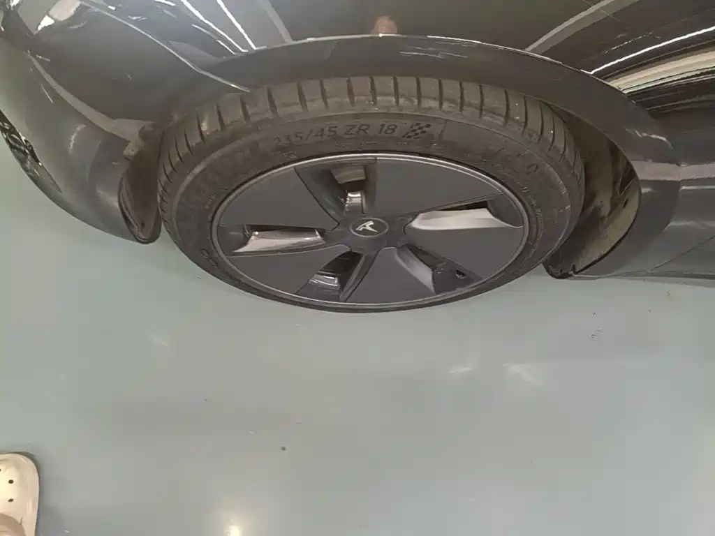 Tesla Model 3 — фото 23