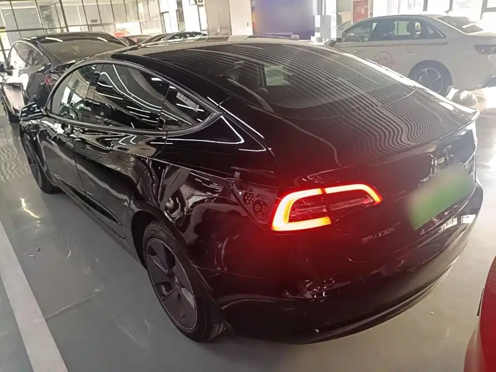 Tesla Model 3 — фото 5