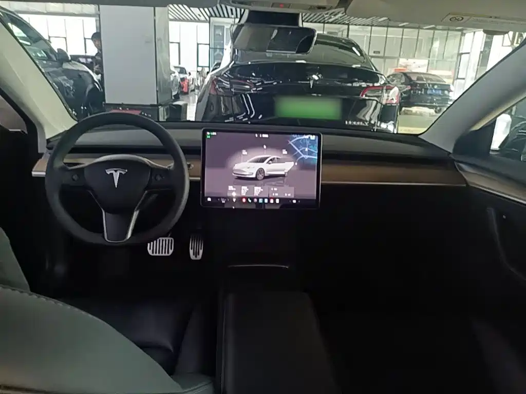 Tesla Model 3 — фото 10