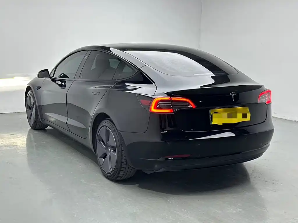 Tesla Model 3 — фото 7