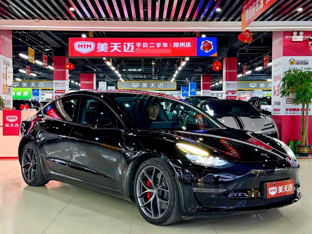 Tesla Model 3 — фото 3