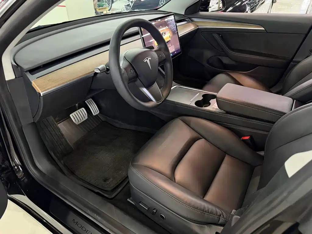 Tesla Model 3 — фото 9
