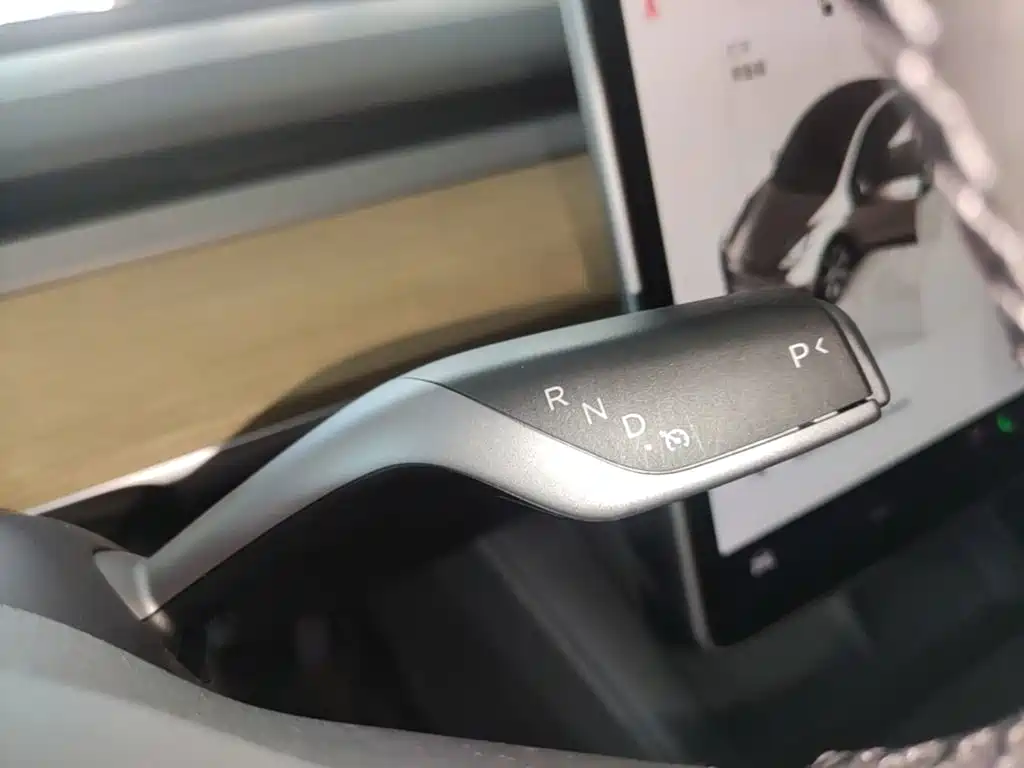 Tesla Model Y — фото 14